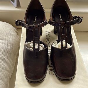 Banana Republic leather classic shoes with lovely detail